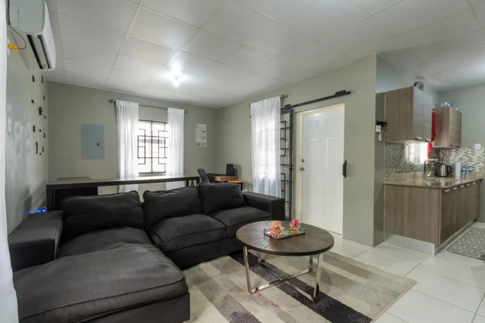 2-bedroom-house-in-glendale-gardens-big-3