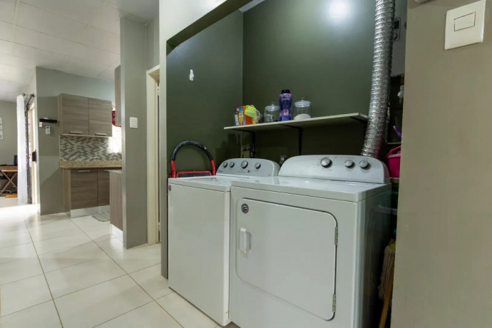 2-bedroom-house-in-glendale-gardens-big-4